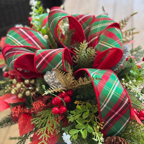 Versatile Red and Green Holiday Decor - Picture 6 of 10